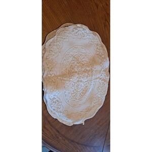 12 Quaker Lace oval placemats cotton poly blend